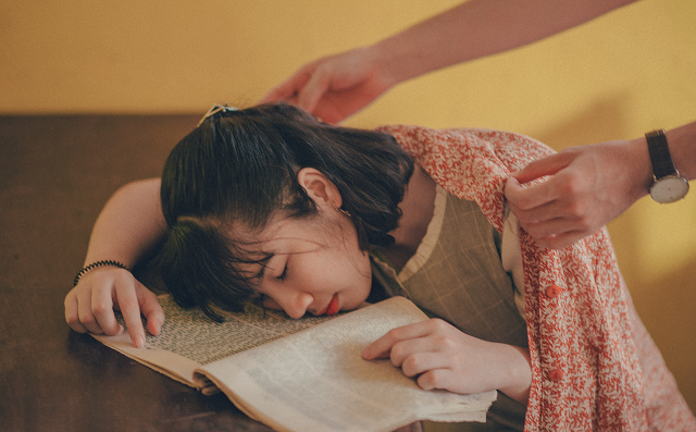 5 cách chống buồn ngủ khi học bài khuya